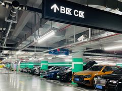 -白玉兰广场停车场