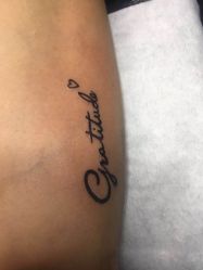 -猛子刺青纹身店