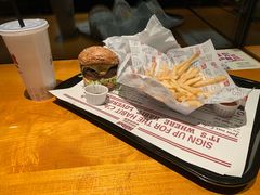 -The Habit Burger Grill 哈比特汉堡(复兴soho店)