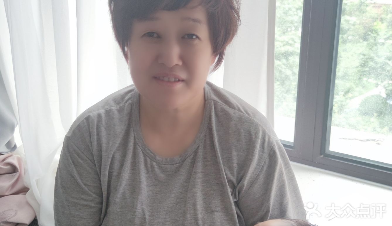 干活利索，我吃饭比较讲究，刘姨每天变着样的给我做饭