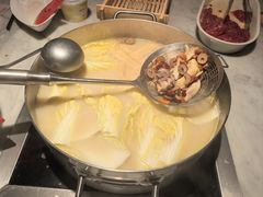 -尚尚仙·酸汤猪手·猪肚鸡火锅(华联万柳购物中心店)