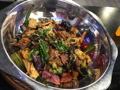 -愉肴麻辣香锅(中北镇店)