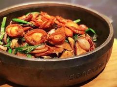 石锅姜葱焖鲍鱼-周三的情书花园餐厅(江北店)