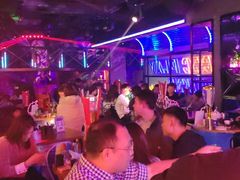 -UP嘻哈酒吧(粉巢店)