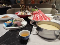 -红鼎豆捞·非遗鲍皇汤火锅(宝丰路店)