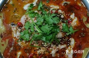 Sizzling Shrimp and Fish in Sour Cabbage Sauce