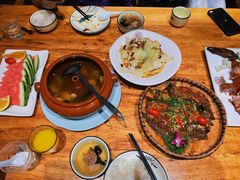 -老滇山寨•云南特色菜•地方菜•民族风情歌舞表演(金碧店)