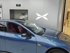 -小鹏汽车(上海静安大融城店)