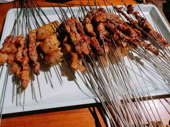 小状元烧烤(辉南街店)-"猪手特色,每次必点!生蚝特价还不错,鸡汤.