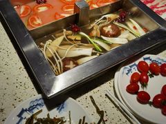-二荆条·蜀鲜汇城市森林火锅