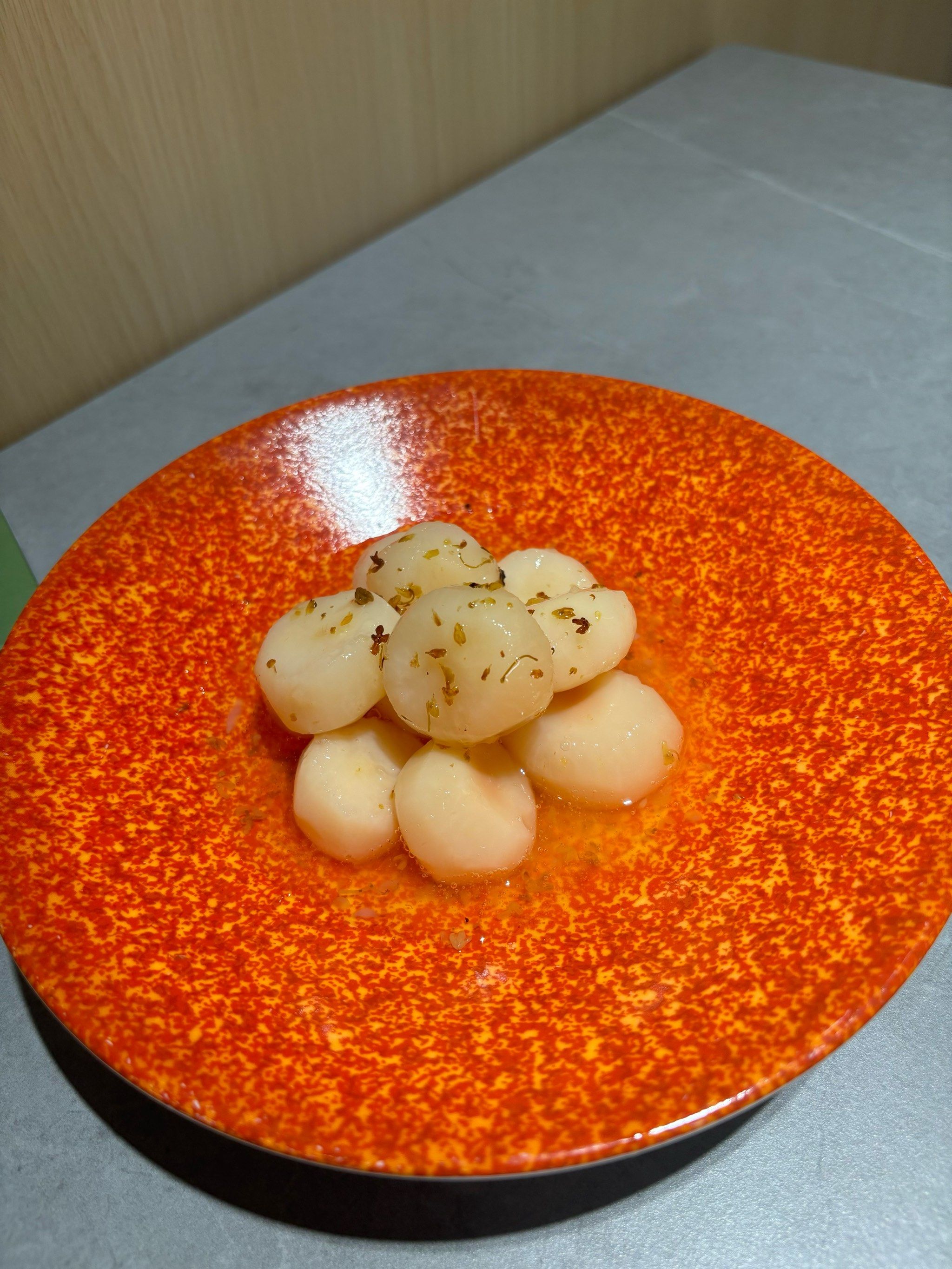 服务很好,鱼汤很鲜美,鱼肉很鲜,桂花马蹄爽脆可口