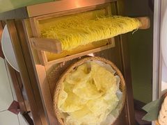 -洪氏嗨捞·广东猪肚鸡·椰子鸡火锅(西咸万象城店)