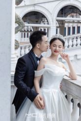 -现代经典婚纱摄影