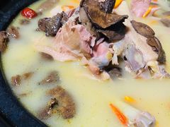 崂山菇炖鸡-小仙居·农家宴烤羊· 农庄