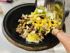 -粘豆包柴火铁锅炖