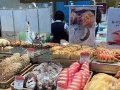 面包甜点陈列柜-西村叔叔的店·面包·甜品·蛋糕(崂山丽达店)