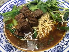 -渝之汇牛肉豌杂面