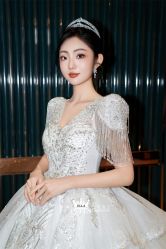 点击看大图 -艾拉·女王婚纱礼服馆
