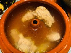 云南名材汽锅鸡&nbsp;/例-丽江金茂凯悦臻选酒店-滇香馆