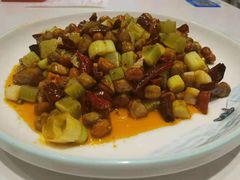 宫保牛丁-犇逸·乐山跷脚牛肉·四川现炒(览海店)