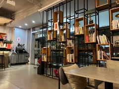 -LEO CAFE