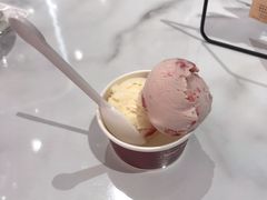 酸奶草莓冰淇淋-哈根达斯(国瑞店)