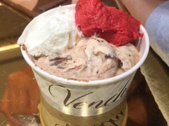 榛子冰激凌-VENCHI 闻绮(北京国贸商城店)