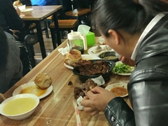 大堂-宝瑞门钉肉饼店