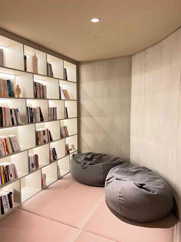 "让"艺术空间《非正式通缉令》 麦田野孩子61心情实验室61美学展