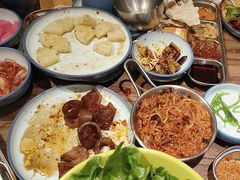 -明洞阿姨·韩式酱蟹烤肉·创意料理(三元桥店)