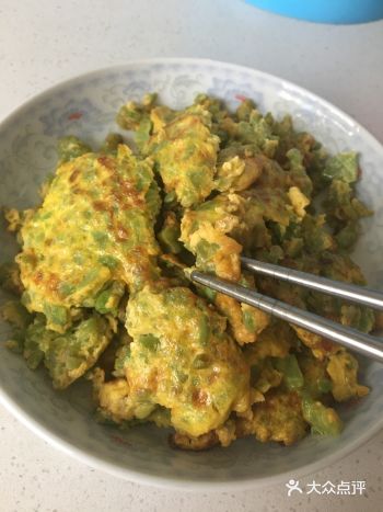 今天来一个清热解毒，开胃，又有营养的时令菜—苦瓜展蛋