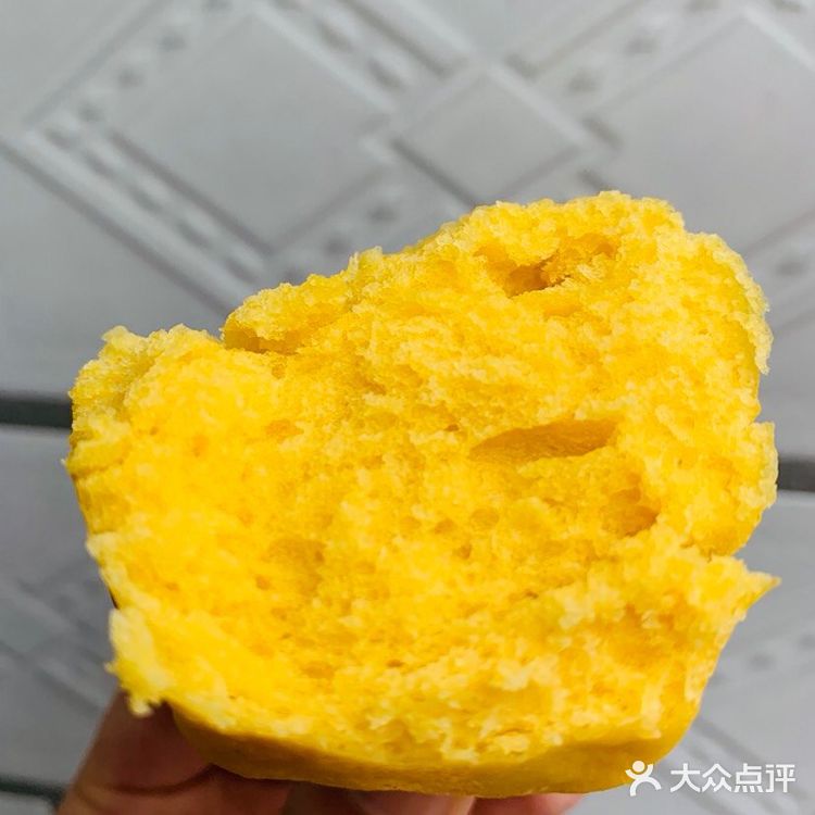 隔着屏幕似乎都闻到了香味，很赞，面包还是趁热最好吃