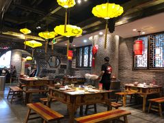 -沪小二炭火蛙锅(淮海中路美食不夜城店)