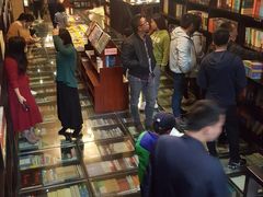 -钟书阁(松江泰晤士小镇店)