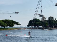-东海岸人工湖美食村
