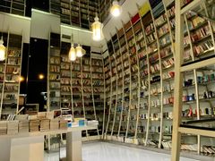 -钟书阁(松江泰晤士小镇店)