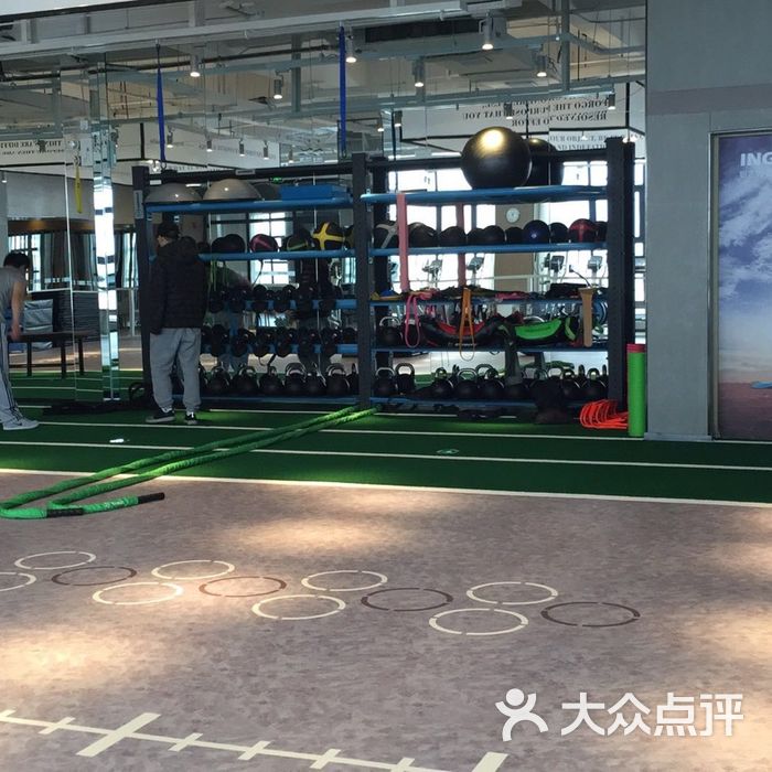 银吉姆·英派斯健身俱乐部