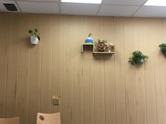 用餐区-华莱士 炸鸡汉堡(卜蜂店)