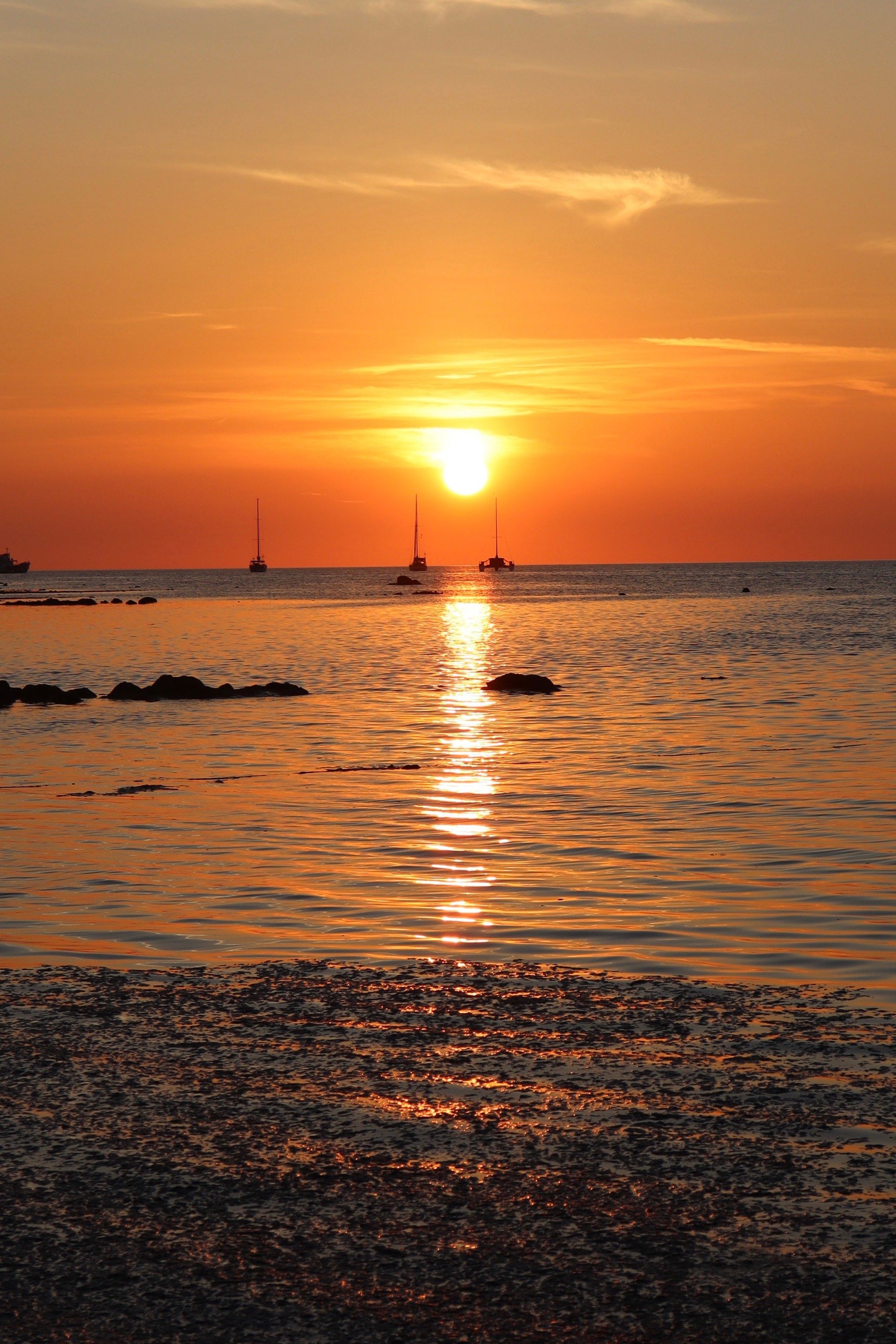 我拍了拍太阳
#日出日落观景点 
#丽贝岛 
#我拍到的治愈系风景