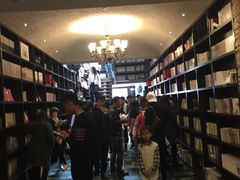 -钟书阁(松江泰晤士小镇店)