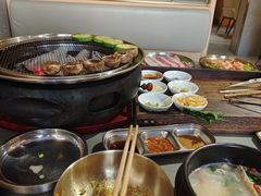 -围炉肉舍丹东海鲜烤肉·烤活鳗(步行街店)