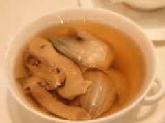 菜胆松茸汤-天龙轩(香港丽思卡尔顿酒店)