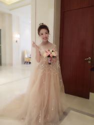 -觅白婚纱礼服馆