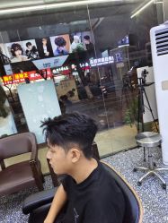 -藤野造型专业烫染接发