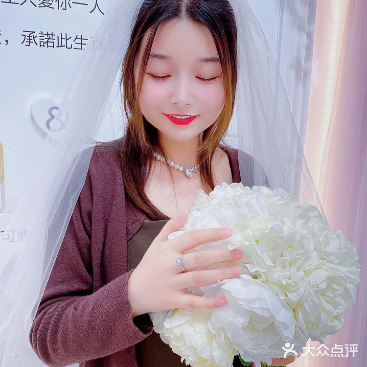 一生只爱一人,当然送她独属于她的DR钻戒!