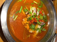 -野山舂·贵州现舂酸汤火锅(鸿通城店)