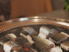 -围炉肉舍•炭烤活鳗•丹东海鲜烤肉(步行街店)