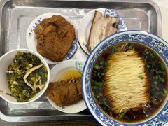 大排焖肉面-伟记奥面馆(养育巷店)