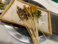 -山野的朋友露营炭火烤肉