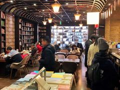 -钟书阁(松江泰晤士小镇店)